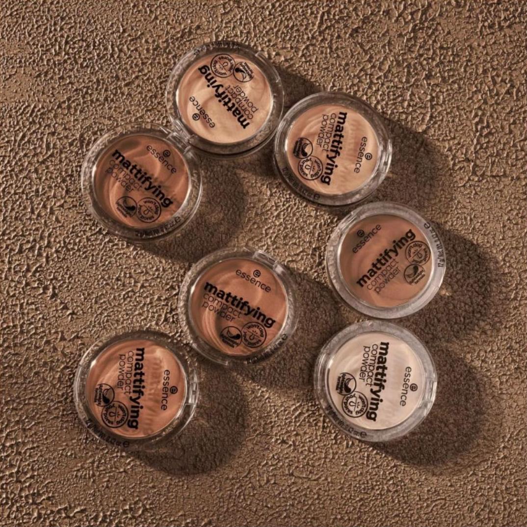 Essence Mattifying Compact Powder 02 Soft Beige